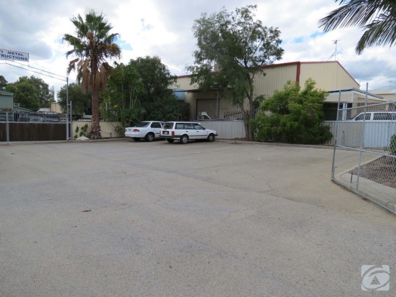 4 Burns Road, Armadale WA 6112