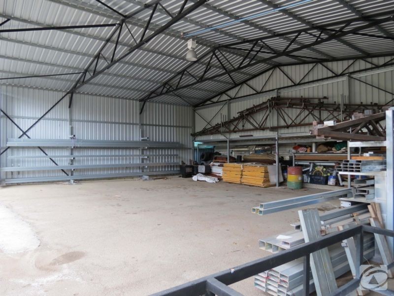 4 Burns Road, Armadale WA 6112