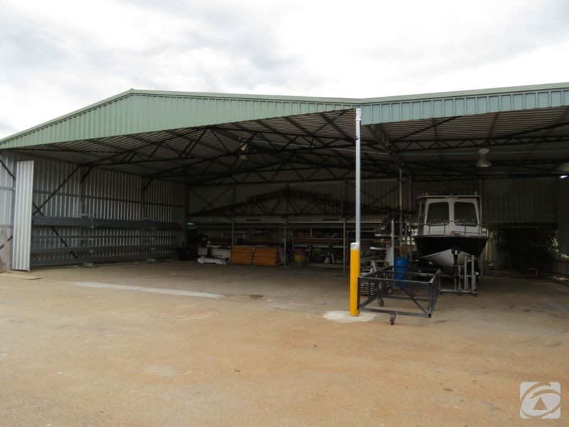 4 Burns Road, Armadale WA 6112