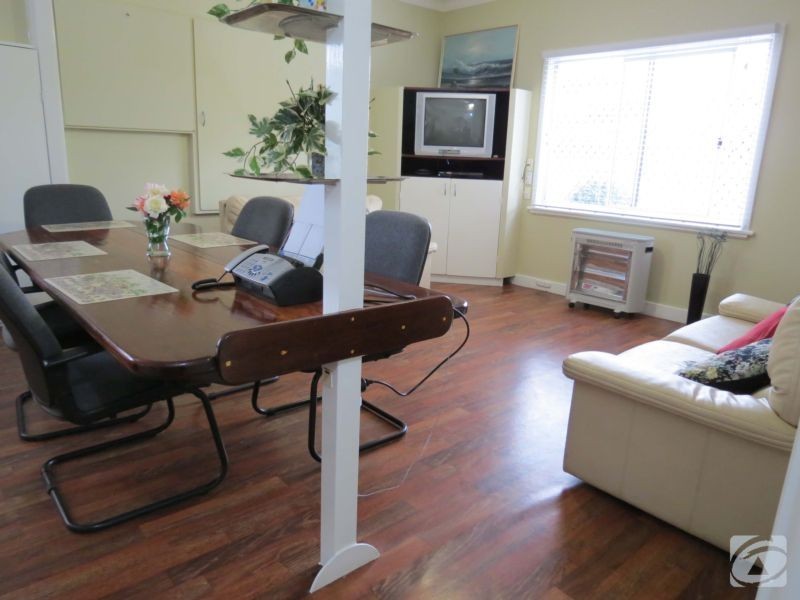 4 Burns Road, Armadale WA 6112