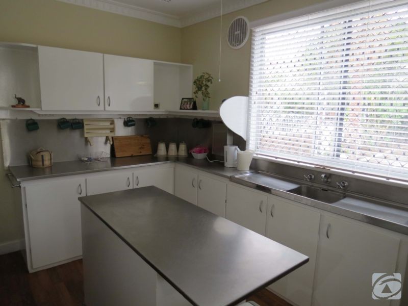 4 Burns Road, Armadale WA 6112