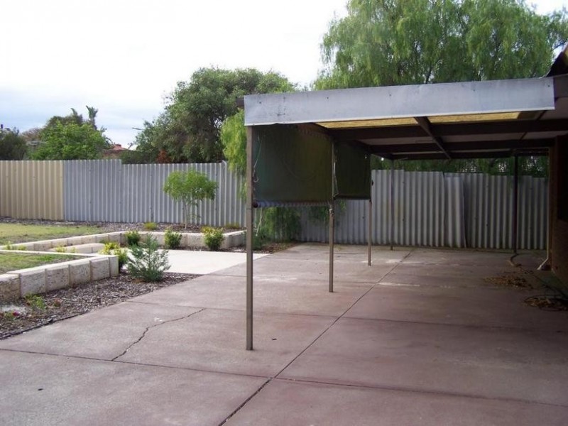 12 Regina Road, Kelmscott WA 6111