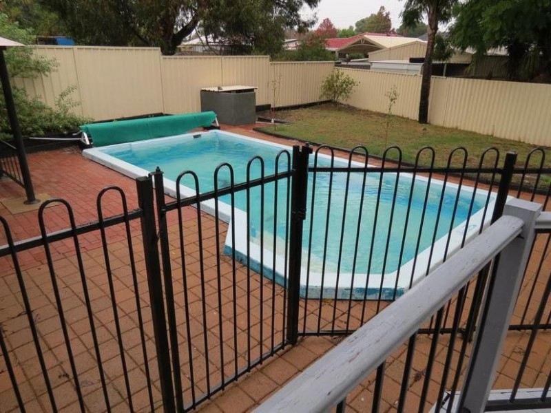 1 Vanston Crt, Kelmscott WA 6111