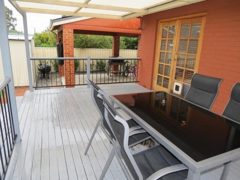 1 Vanston Crt, Kelmscott WA 6111