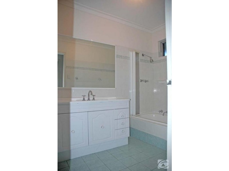 5 Tara Way, Kelmscott WA 6111