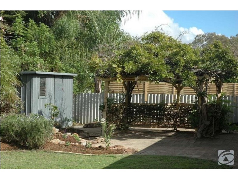 5 Tara Way, Kelmscott WA 6111