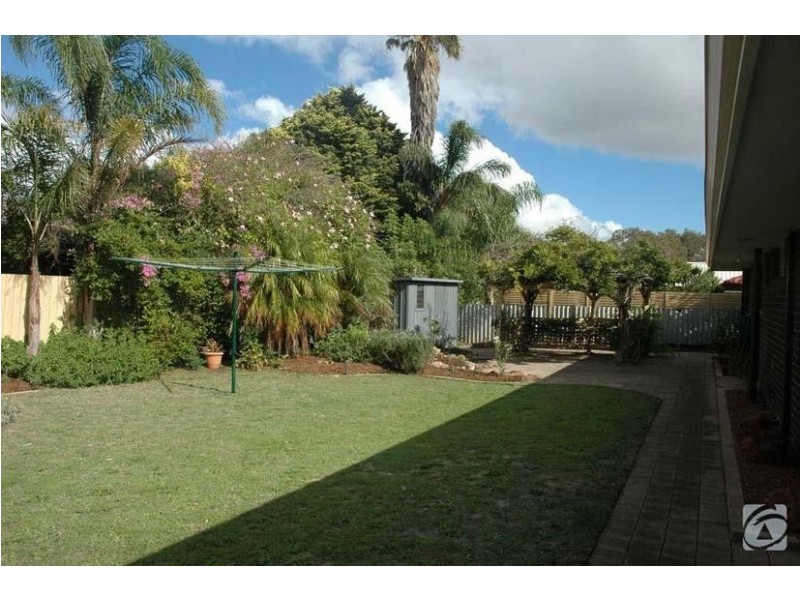 5 Tara Way, Kelmscott WA 6111