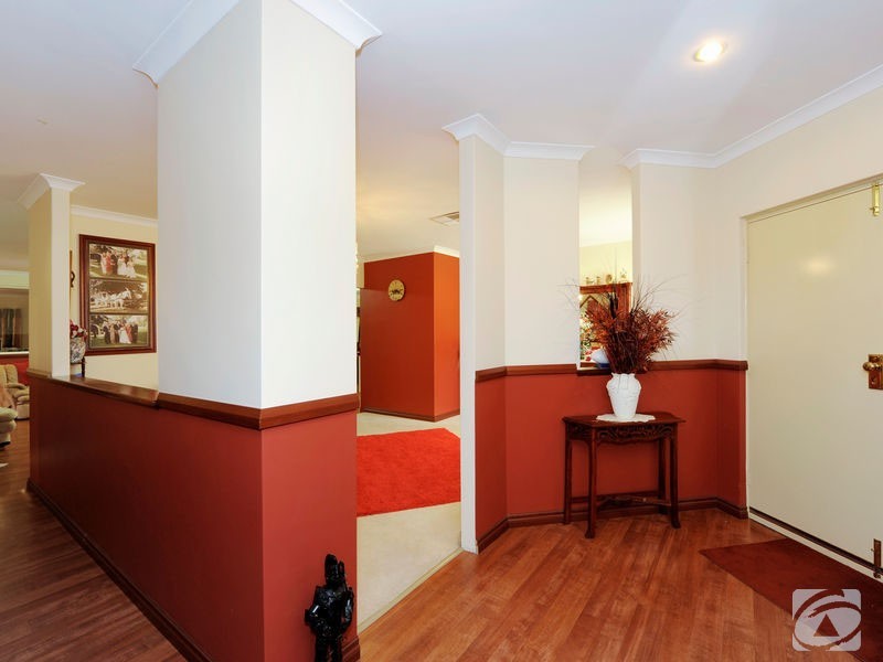 37 Merrifield Ave, Kelmscott WA 6111