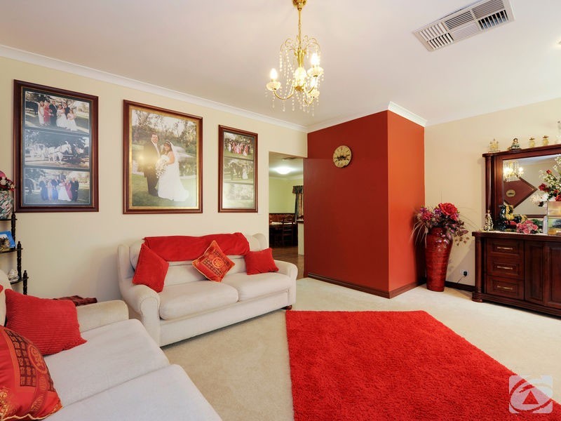 37 Merrifield Ave, Kelmscott WA 6111