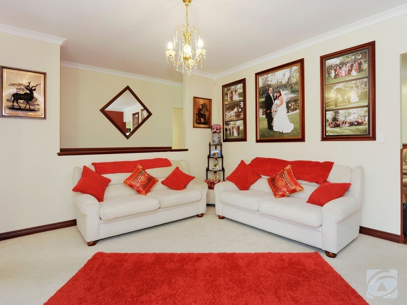 37 Merrifield Ave, Kelmscott WA 6111