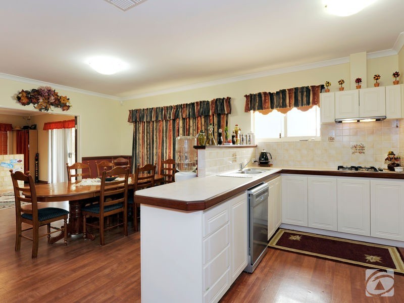 37 Merrifield Ave, Kelmscott WA 6111