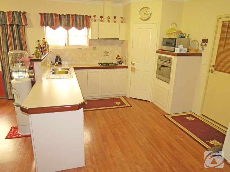 37 Merrifield Ave, Kelmscott WA 6111