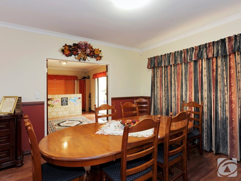 37 Merrifield Ave, Kelmscott WA 6111