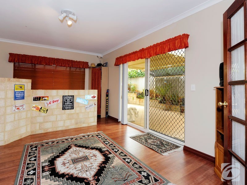 37 Merrifield Ave, Kelmscott WA 6111