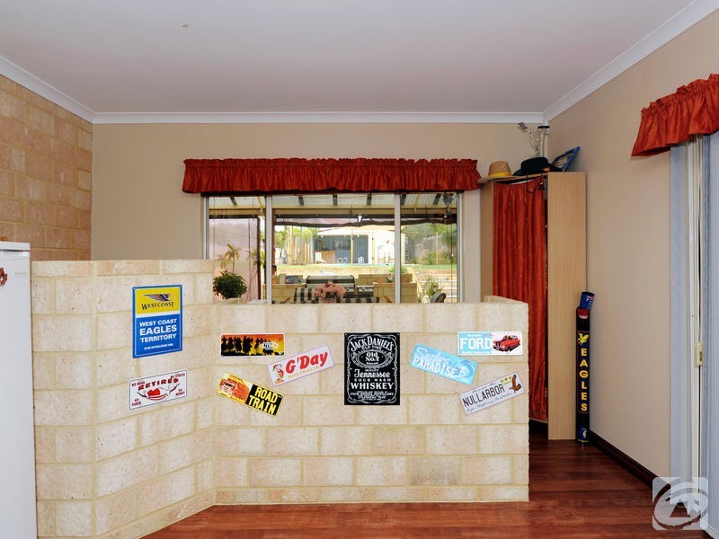 37 Merrifield Ave, Kelmscott WA 6111