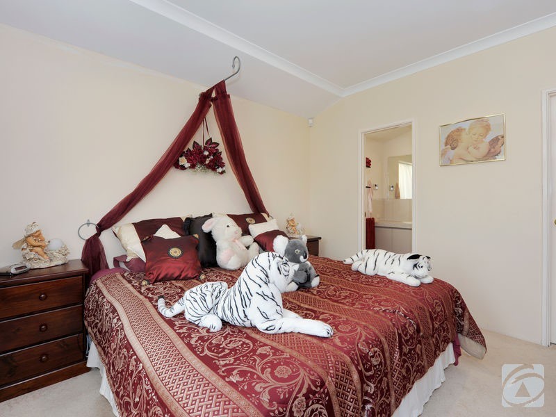 37 Merrifield Ave, Kelmscott WA 6111