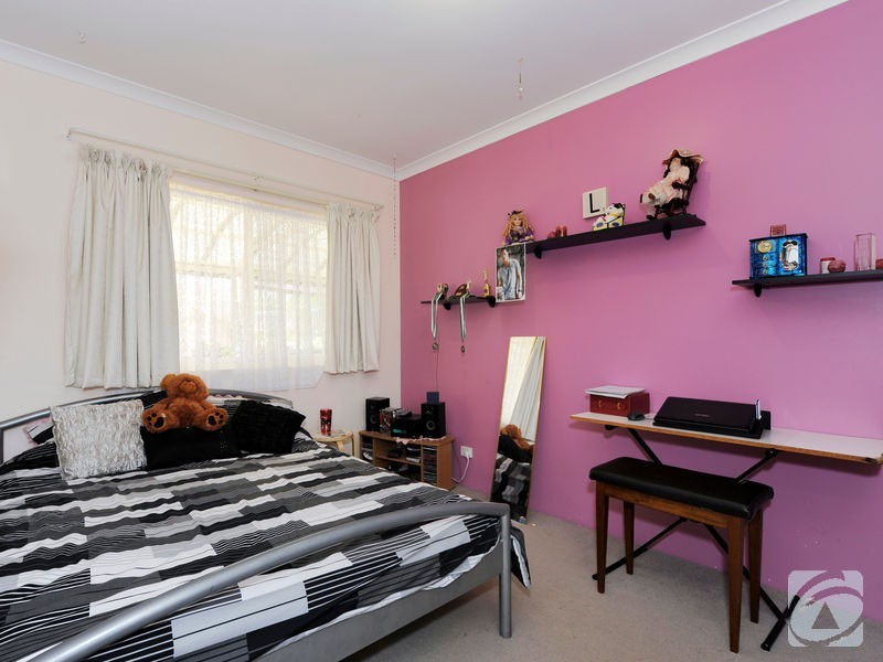 37 Merrifield Ave, Kelmscott WA 6111