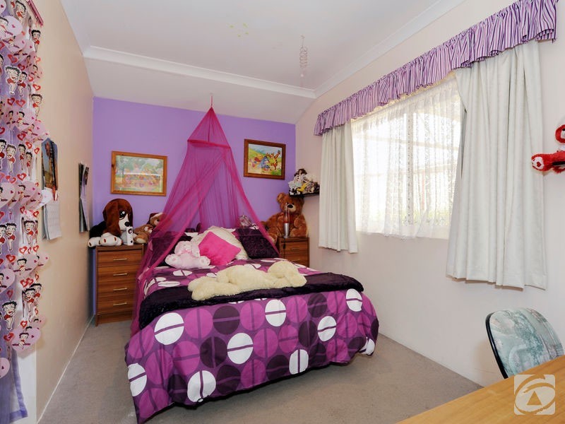 37 Merrifield Ave, Kelmscott WA 6111