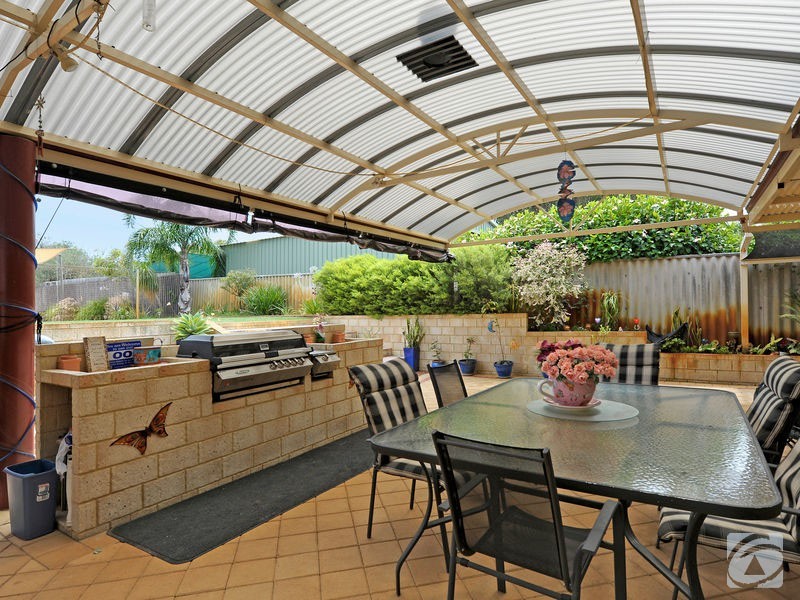 37 Merrifield Ave, Kelmscott WA 6111