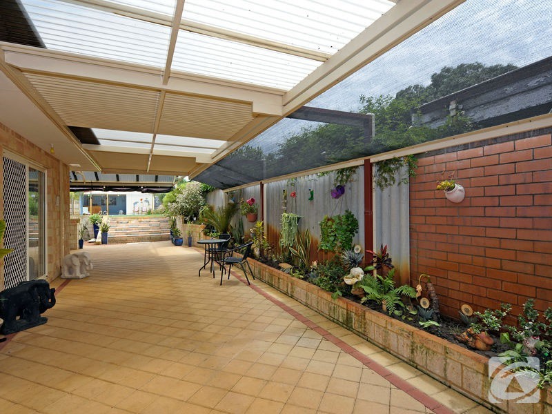 37 Merrifield Ave, Kelmscott WA 6111