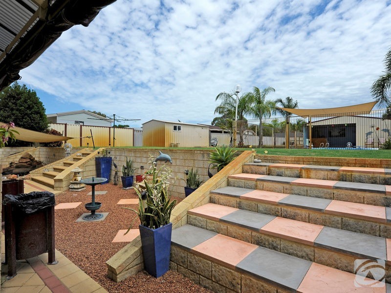 37 Merrifield Ave, Kelmscott WA 6111