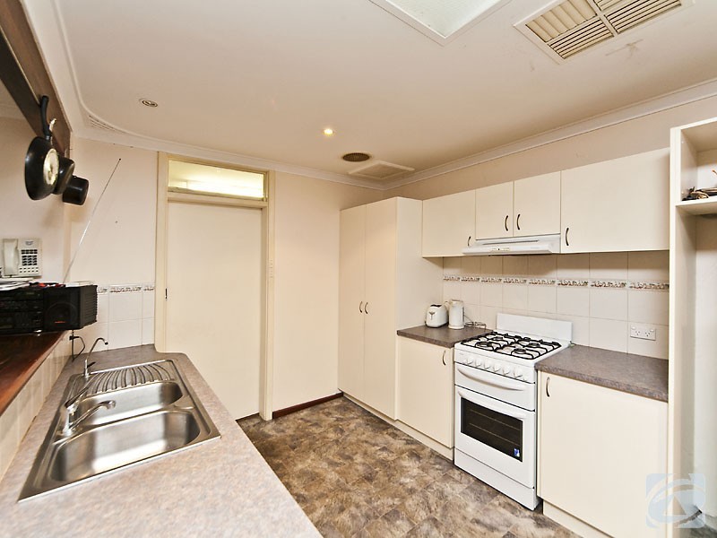 62 Schruth Street, Kelmscott WA 6111