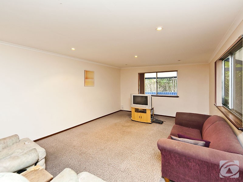 62 Schruth Street, Kelmscott WA 6111