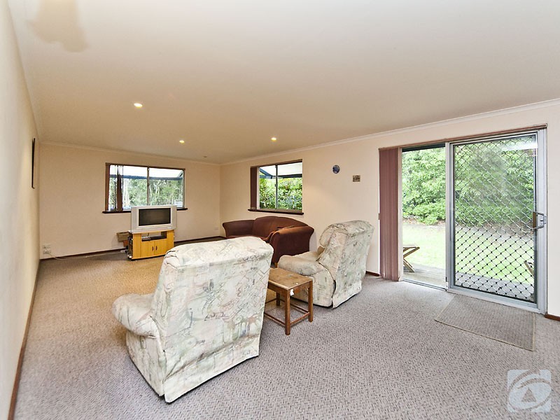 62 Schruth Street, Kelmscott WA 6111