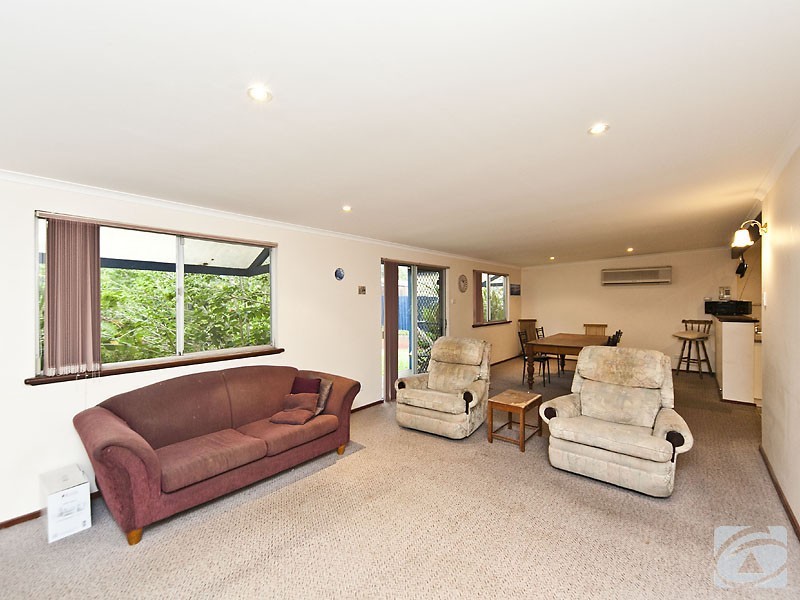 62 Schruth Street, Kelmscott WA 6111