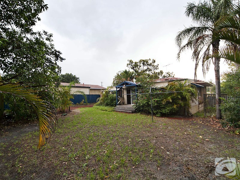 62 Schruth Street, Kelmscott WA 6111