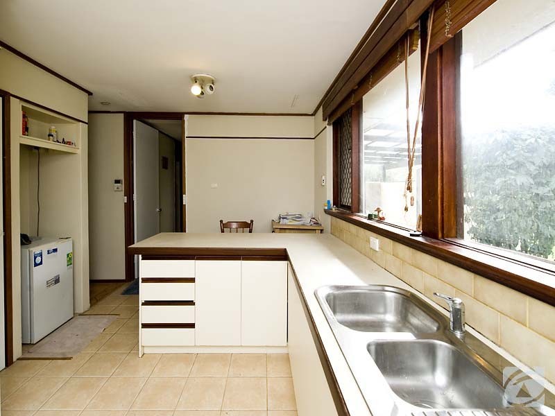 12 Shaw Place, Mount Nasura WA 6112