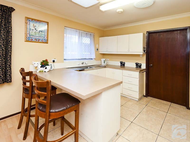 31 Ravenscroft Way, Kelmscott WA 6111