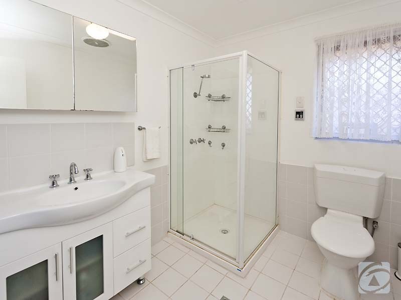 31 Ravenscroft Way, Kelmscott WA 6111