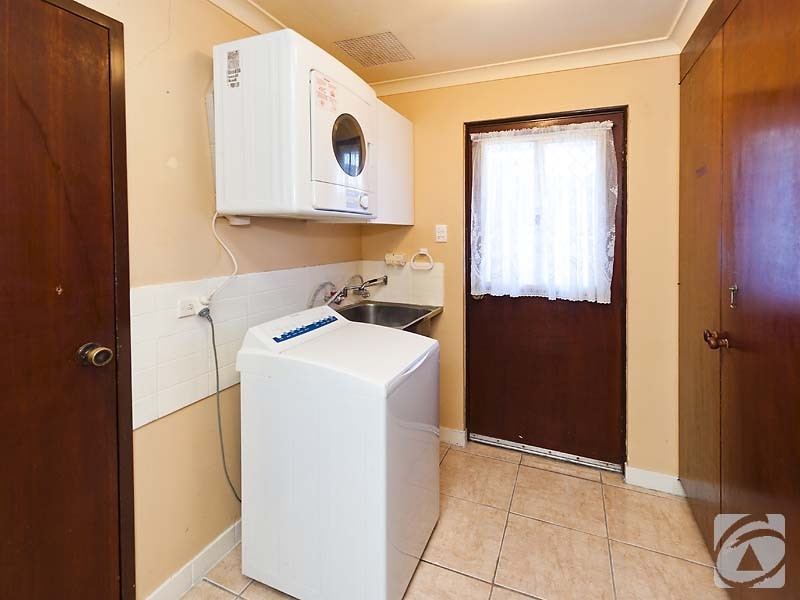 31 Ravenscroft Way, Kelmscott WA 6111