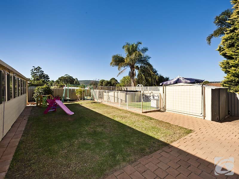 31 Ravenscroft Way, Kelmscott WA 6111