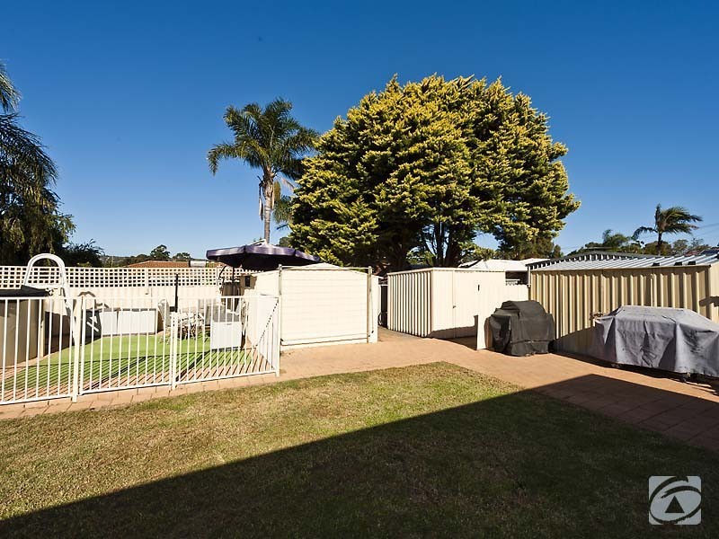 31 Ravenscroft Way, Kelmscott WA 6111