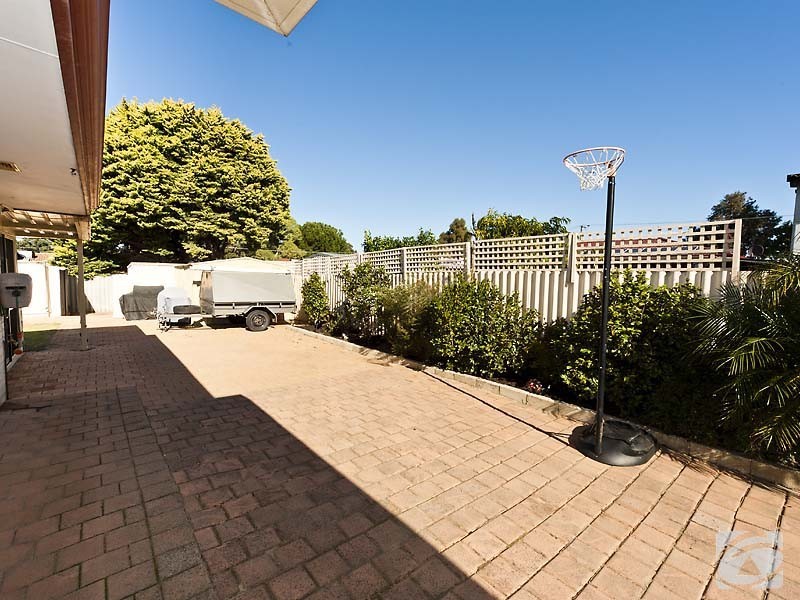 31 Ravenscroft Way, Kelmscott WA 6111