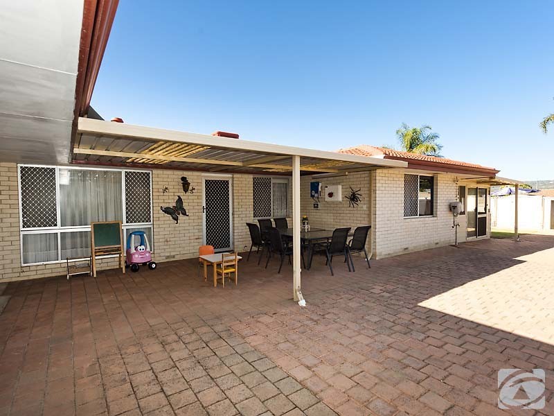 31 Ravenscroft Way, Kelmscott WA 6111