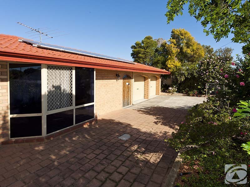 31 Ravenscroft Way, Kelmscott WA 6111