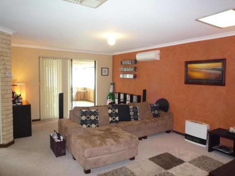 11/9 Third Avenue, Kelmscott WA 6111