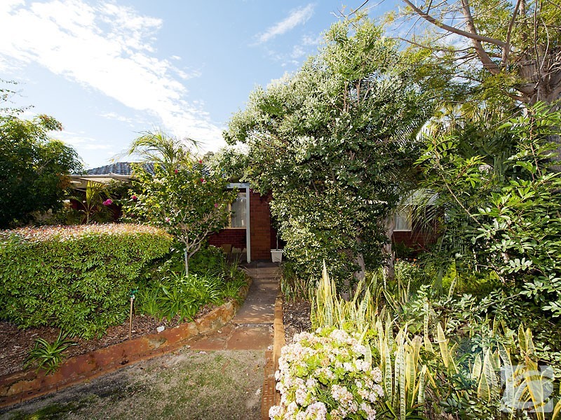 2 Natasha Way, Camillo WA 6111