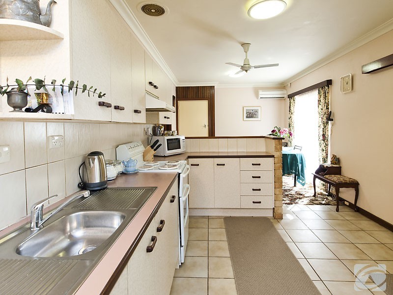 2 Natasha Way, Camillo WA 6111