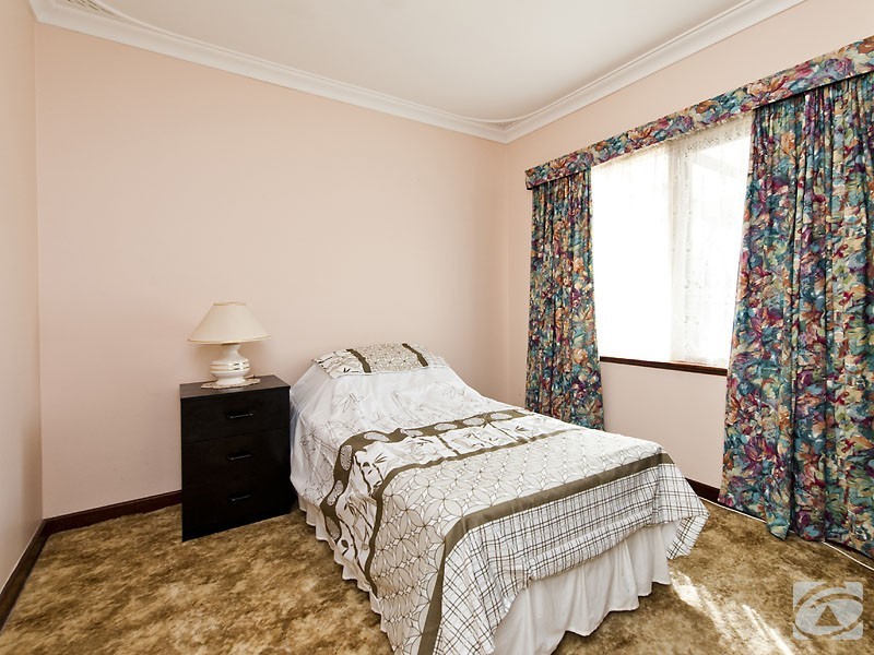 2 Natasha Way, Camillo WA 6111