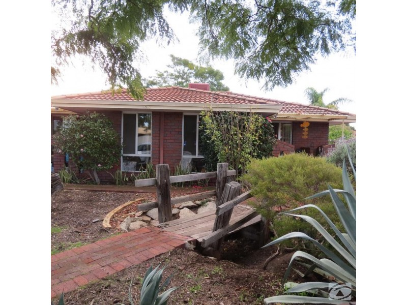 18 Selsdon Court, Camillo WA 6111