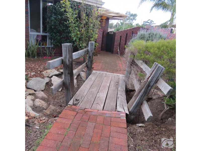18 Selsdon Court, Camillo WA 6111
