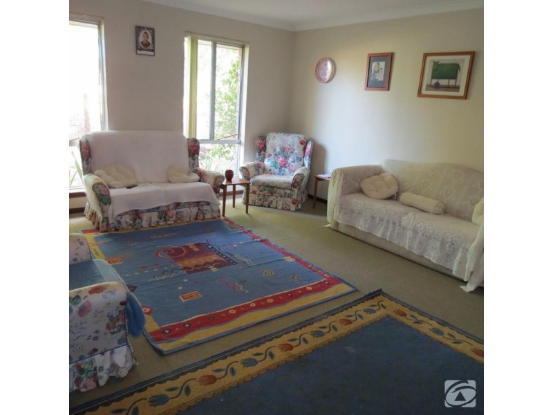 18 Selsdon Court, Camillo WA 6111