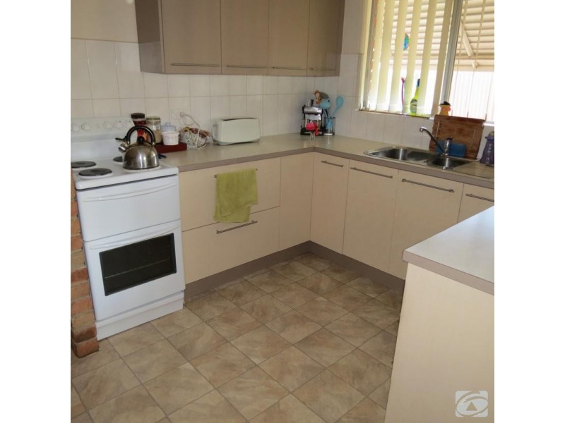 18 Selsdon Court, Camillo WA 6111