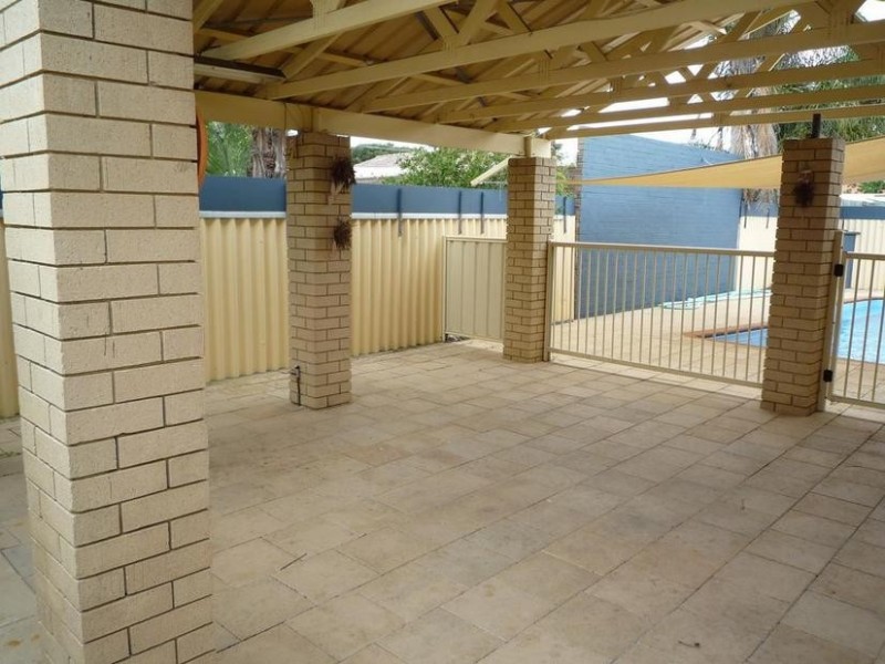 10 Malu Court, Camillo WA 6111