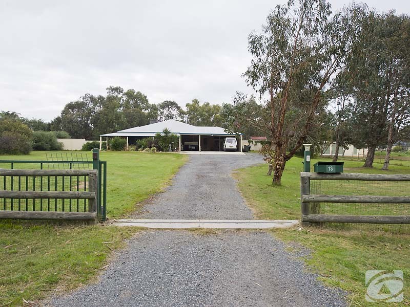 13 Pethick Cl, Byford WA 6122
