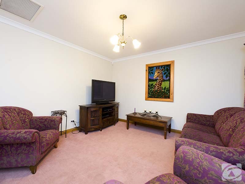 13 Pethick Cl, Byford WA 6122